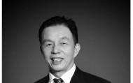 太突然！知名福建大佬去世！他小学辍学卖鸡蛋，白手起家成百亿富豪，人称“中国卫生巾之父”！曾被嘲“爷们去做娘们的生意”